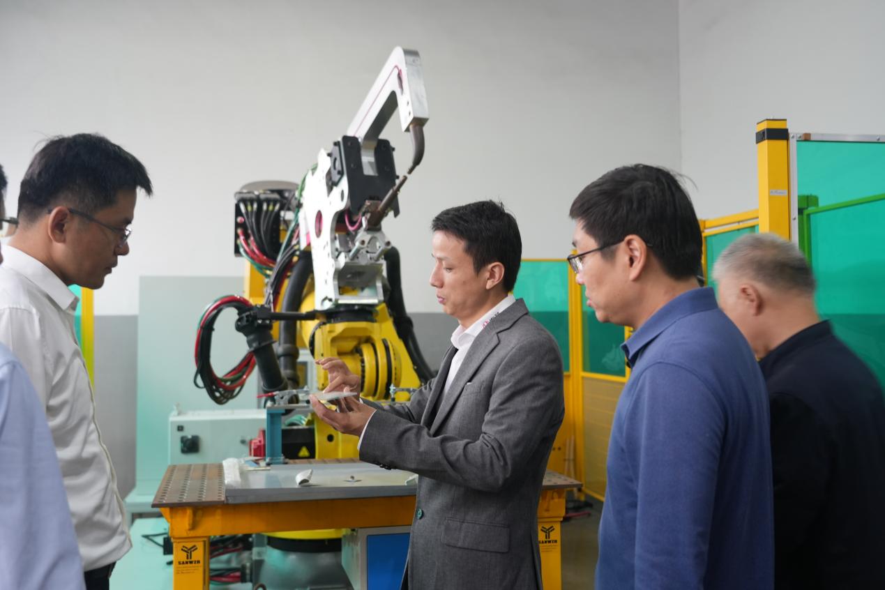 江陰副市長陳涵杰蒞臨參觀海菲智能，共繪發展藍圖 